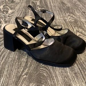 Unlisted Kenneth Cole black closed toe heel US 7.5